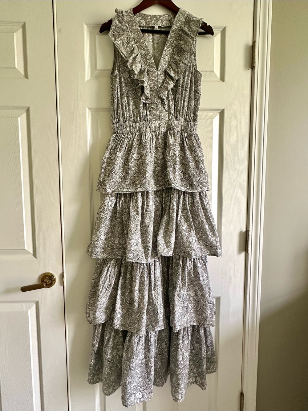 Anna Cate Charlotte Maxi Dress Gray Floral Medium